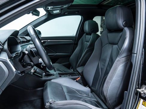 Used 2023 Audi Q3 2.0T Premium w/ Black Optic Sport Package image 5