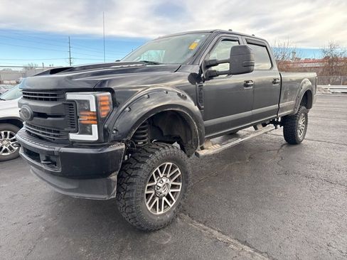 Used 2017 Ford F250 Lariat w/ Lariat Value Package image 3