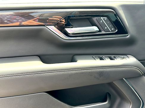 New 2026 GMC Yukon XL Elevation AWD/4WD image 13