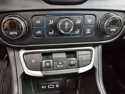 Used 2022 GMC Terrain SLE w/ Driver Convenience Package FWD image 16