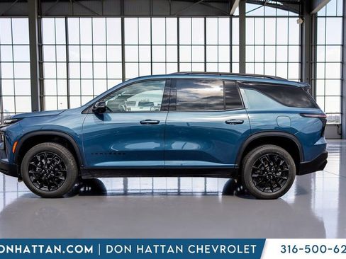 Used 2025 Chevrolet Traverse LT w/ Midnight/Sport Edition AWD/4WD image 2