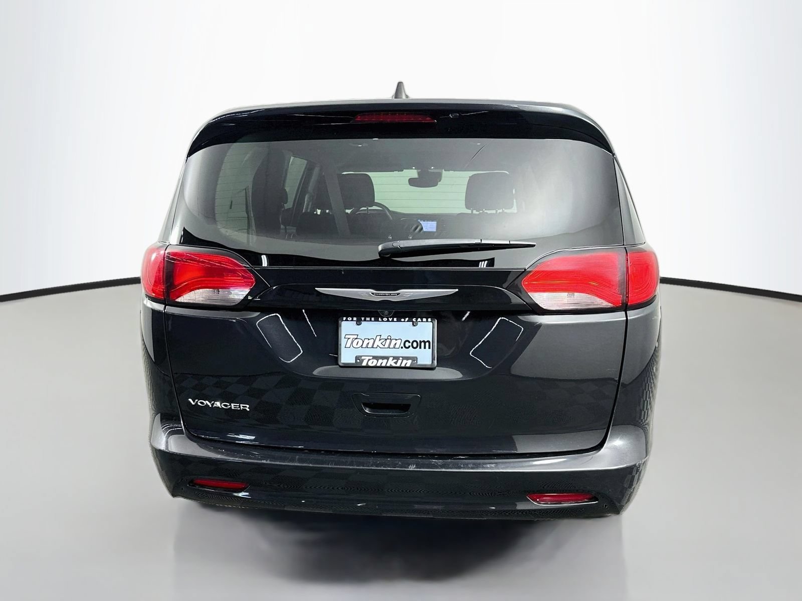 Used 2023 Chrysler Voyager LX FWD image 7
