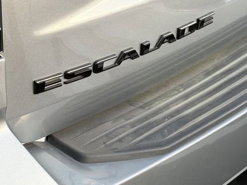 Used 2025 Cadillac Escalade Sport Platinum w/ LPO, ONYX Package image 4