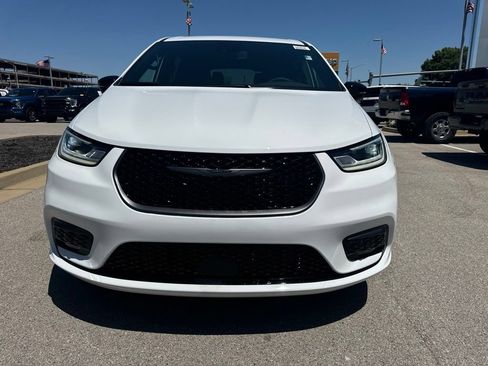 New 2026 Chrysler Pacifica Select FWD image 14