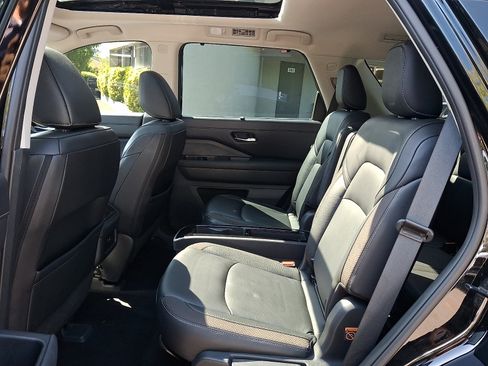 Certified 2024 Nissan Pathfinder SL w/ SL Premium Package AWD/4WD image 11