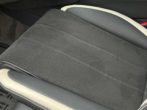 Used 2023 Bentley Bentayga Speed image 38