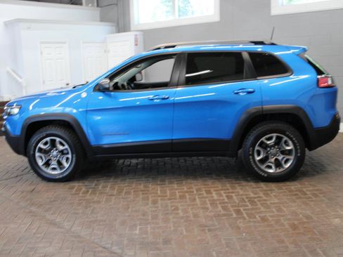 Used 2019 Jeep Cherokee Trailhawk w/ Cold Weather Group AWD/4WD image 4