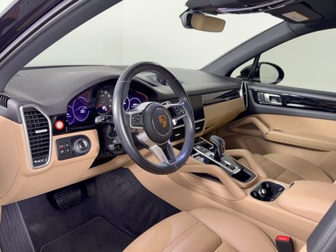 Certified 2022 Porsche Cayenne AWD/4WD image 4