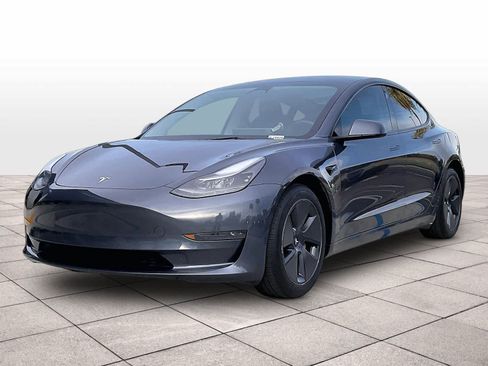 Used 2023 Tesla Model 3 Standard Range RWD image 1