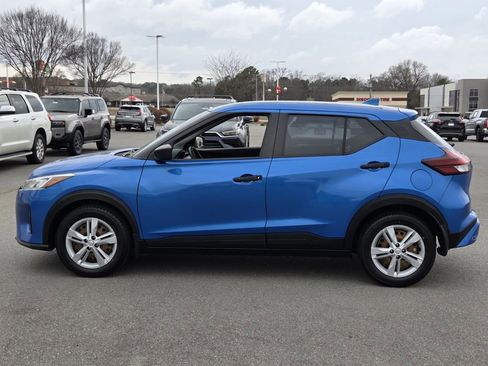 Used 2021 Nissan Kicks S FWD image 2