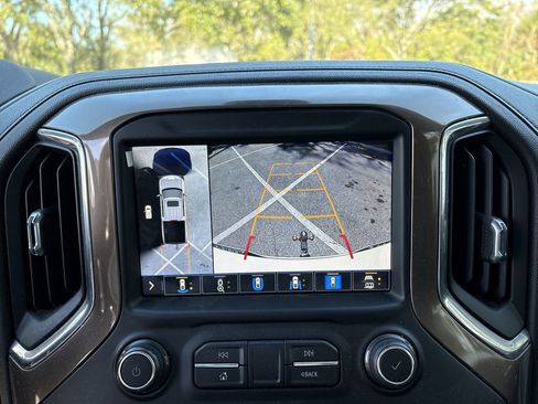 Used 2020 Chevrolet Silverado 1500 High Country w/ Technology Package image 28