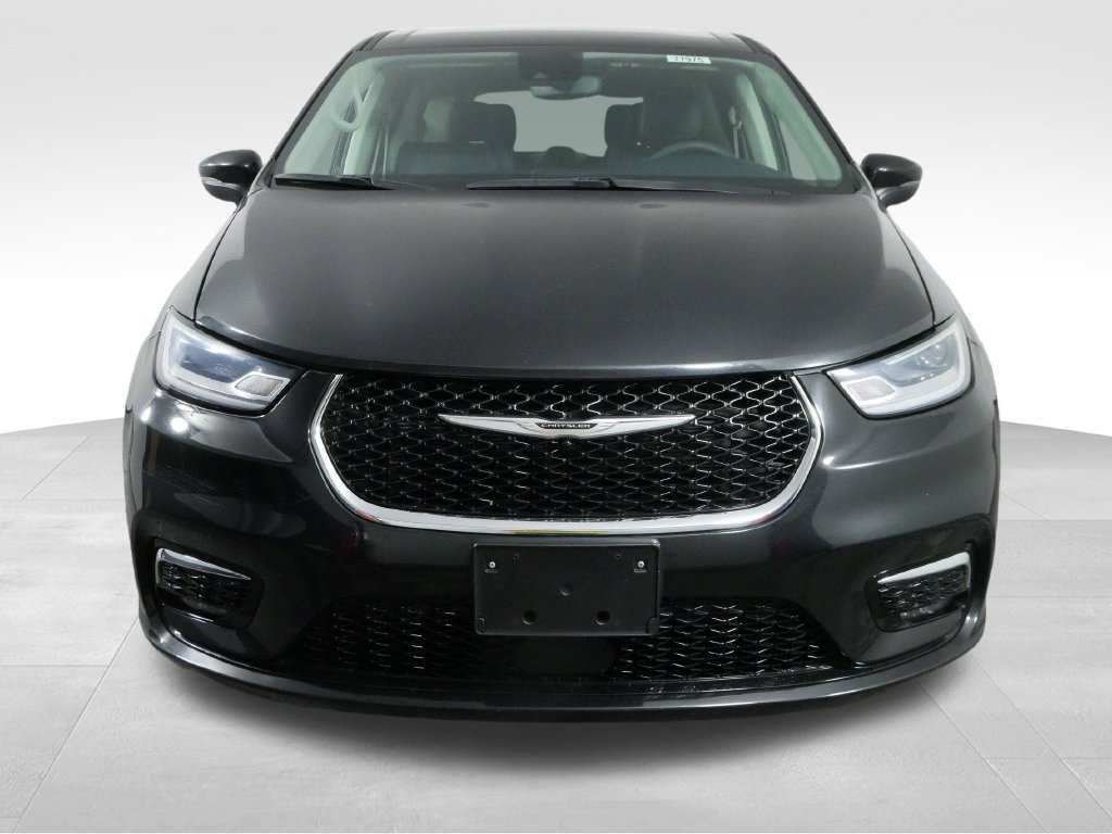 Used 2023 Chrysler Pacifica Touring-L FWD image 3
