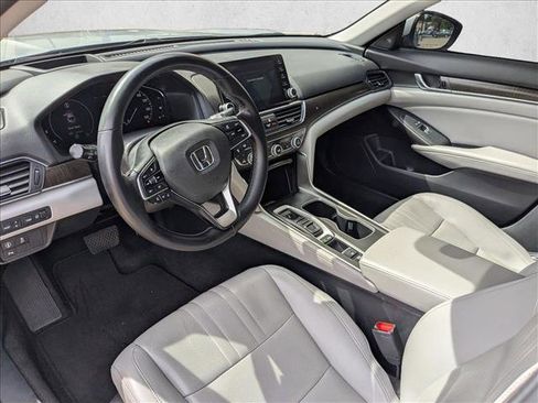 Used 2018 Honda Accord Touring image 10