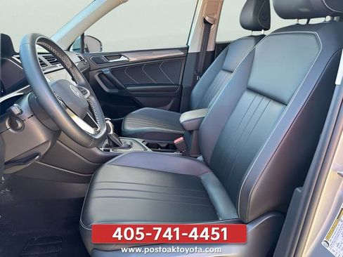 Used 2023 Volkswagen Tiguan SE w/ Panoramic Sunroof Package FWD image 23