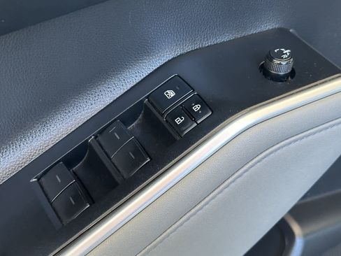 Used 2023 Toyota Highlander XLE FWD image 13