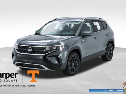 Used 2022 Volkswagen Taos SE image 1