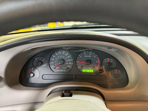 Used 2002 Ford Mustang Convertible RWD image 16