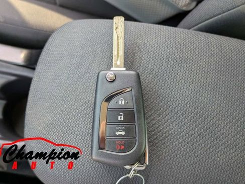 Used 2021 Toyota Corolla LE FWD image 28