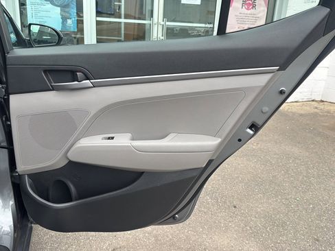 Used 2018 Hyundai Elantra SE FWD image 20