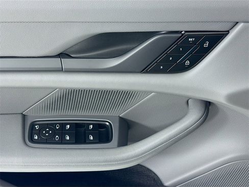 Used 2022 Porsche Taycan 4 Cross Turismo image 11