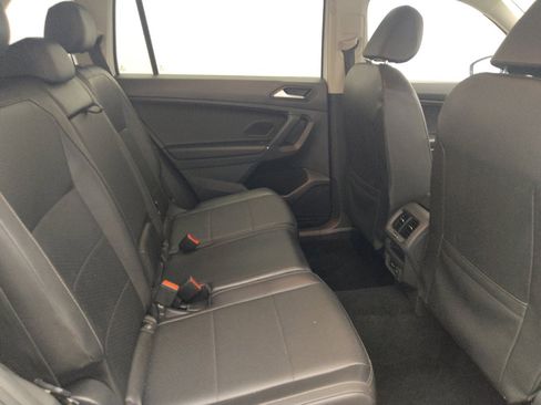 Used 2020 Volkswagen Tiguan SEL AWD/4WD image 19