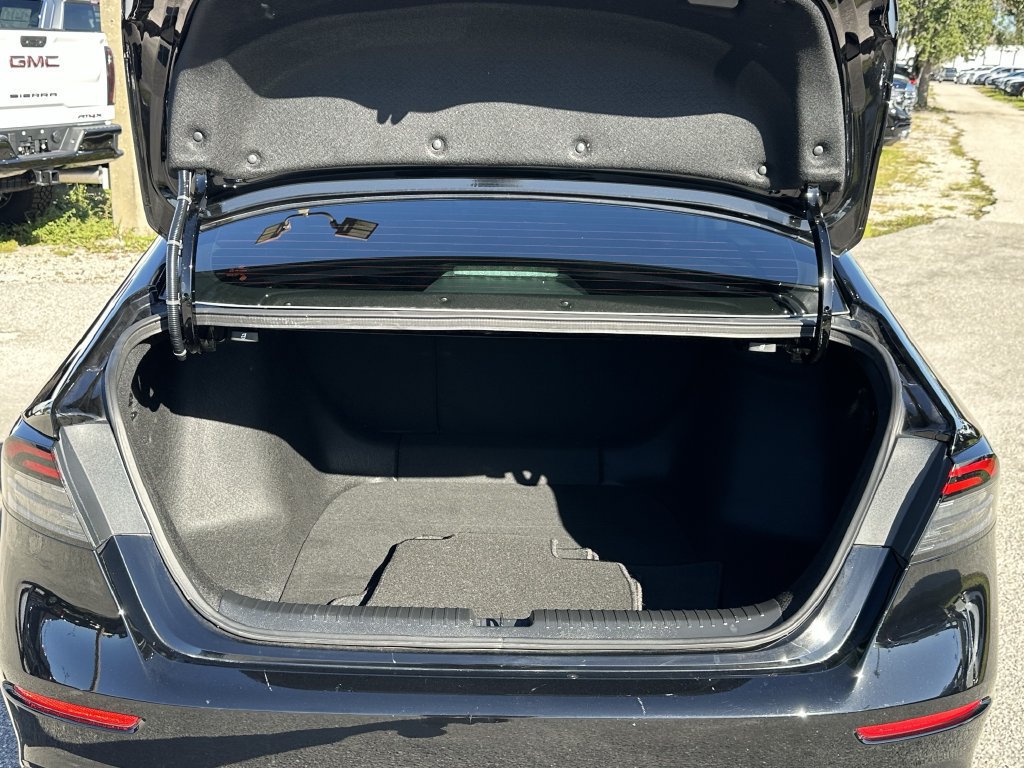 Used 2025 Honda Accord SE image 9