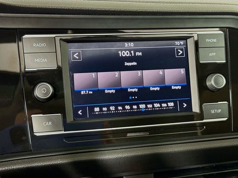 Used 2019 Volkswagen Jetta SE w/ Cold Weather Package image 14