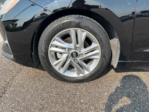 Used 2019 Hyundai Elantra SEL FWD image 14