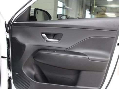 Used 2024 Hyundai Kona Limited FWD image 24