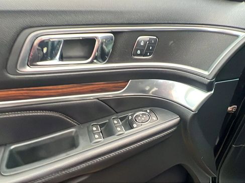 Used 2016 Ford Explorer Limited image 23