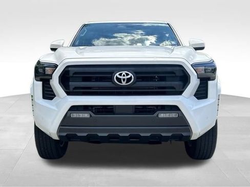 Certified 2024 Toyota Tacoma SR5 AWD/4WD image 8