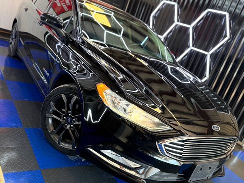 Used 2018 Ford Fusion SE w/ Equipment Group 601A FWD image 4