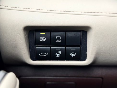 Used 2021 Toyota Highlander Platinum image 11