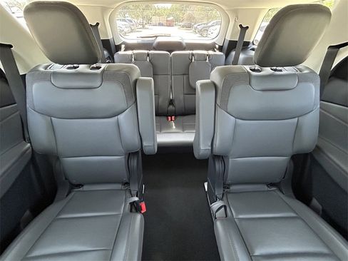 Used 2025 Ford Explorer Active w/ Active Comfort Package image 13