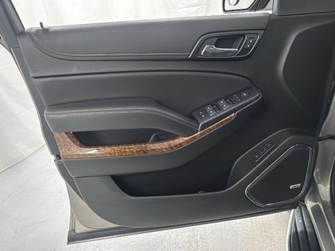 Used 2019 Chevrolet Suburban Premier image 20