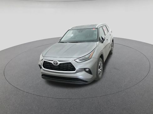 New 2026 Toyota Highlander XLE image 8
