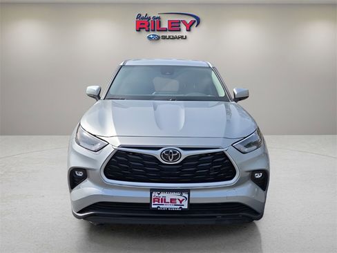 Used 2022 Toyota Highlander LE image 8