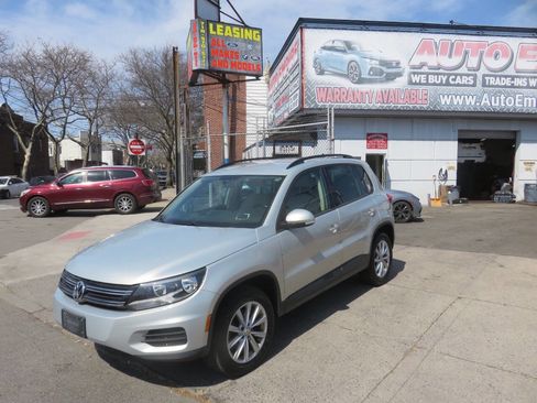 Used 2015 Volkswagen Tiguan S image 2
