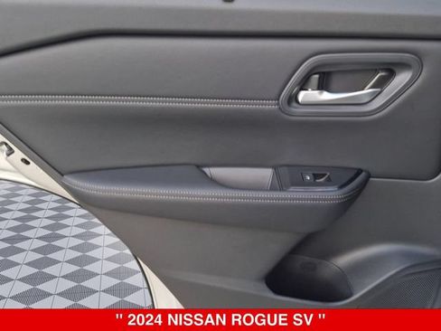 Certified 2024 Nissan Rogue SV w/ SV Premium Package AWD/4WD image 31