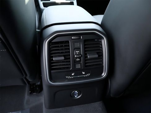 New 2026 Porsche Macan image 21