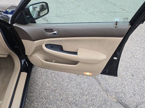 Used 2004 Honda Accord LX image 34