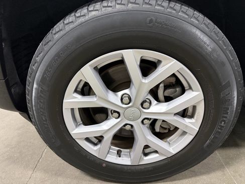 Used 2022 Jeep Grand Cherokee L Limited w/ Luxury Tech Group II image 9