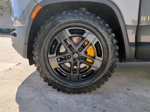 Used 2023 Rivian R1T Adventure image 13