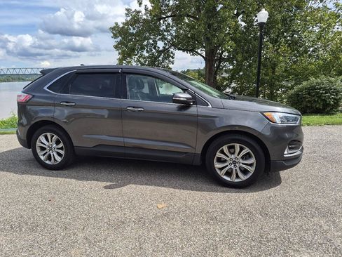 Used 2019 Ford Edge Titanium w/ Equipment Group 301A AWD/4WD image 3
