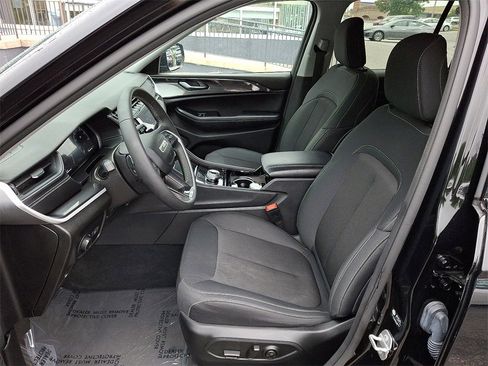 Used 2023 Jeep Grand Cherokee Laredo image 14