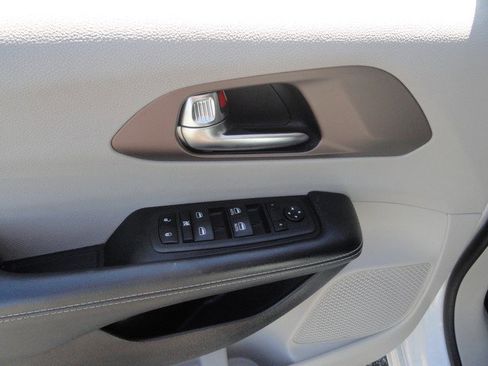 Used 2023 Chrysler Voyager LX FWD image 15