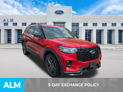 Used 2025 Ford Explorer ST-Line w/ Premium Package RWD image 3