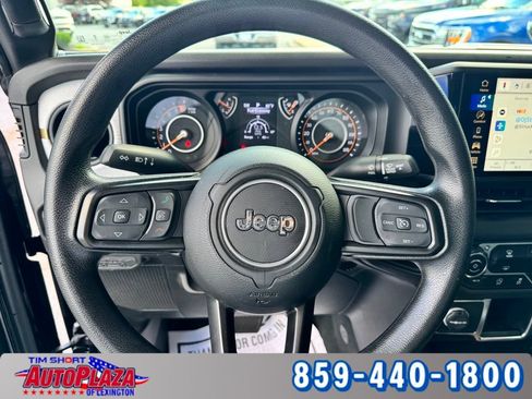 Used 2024 Jeep Gladiator Sport AWD/4WD image 19