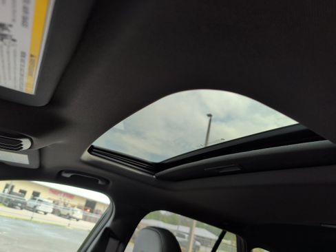 New 2026 Chevrolet Trax RS w/ Sunroof Package image 17