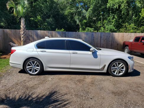 Used 2019 BMW 750i w/ Executive Package RWD image 7